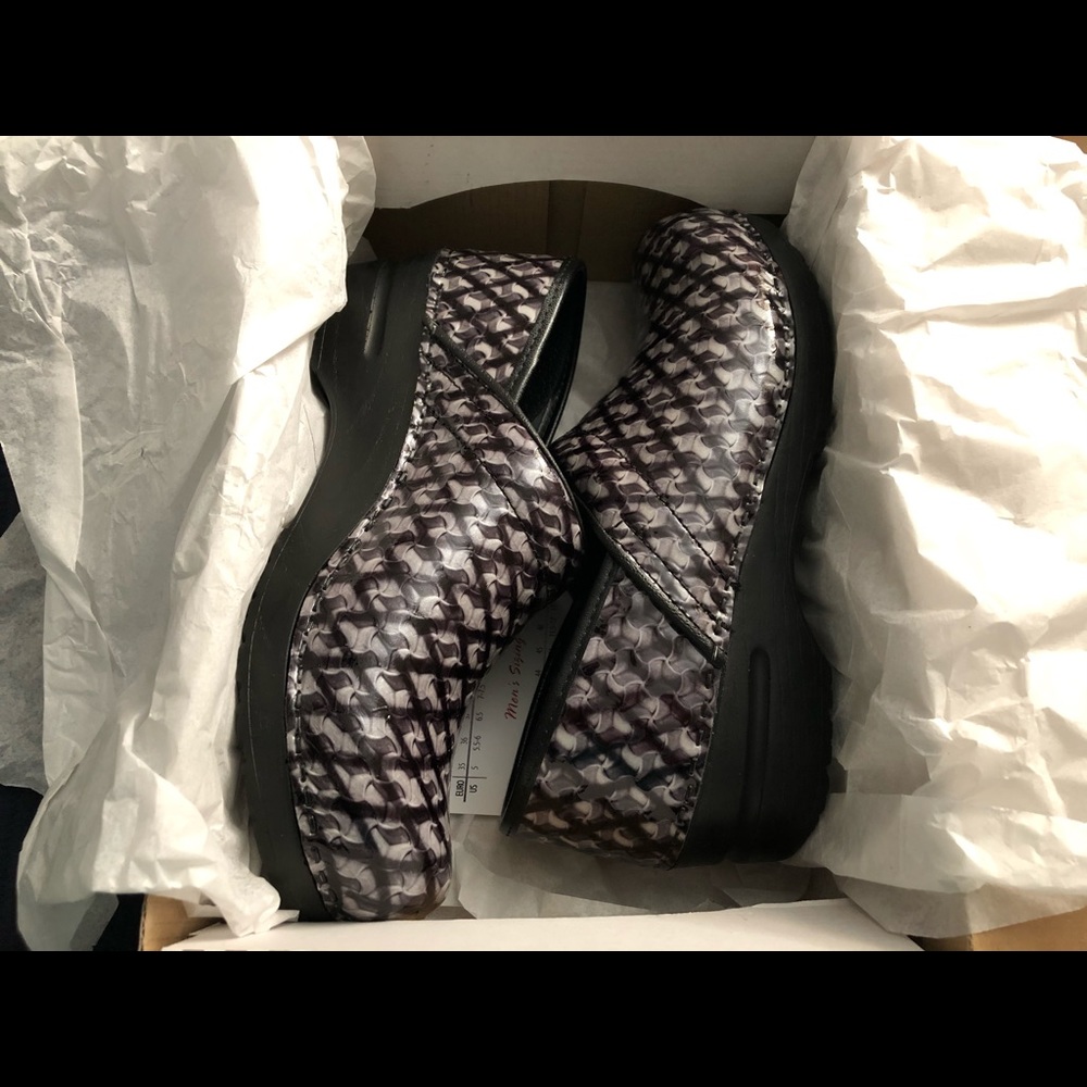 Sanita 39 closed back clogs - Picture 3 of 4